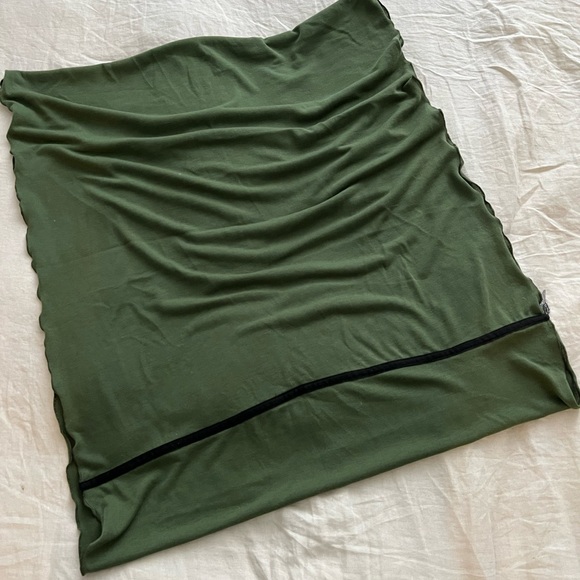 DONNI GREEN W 1 BLACK DETAIL CIRCULAR SCARF. - Picture 2 of 5